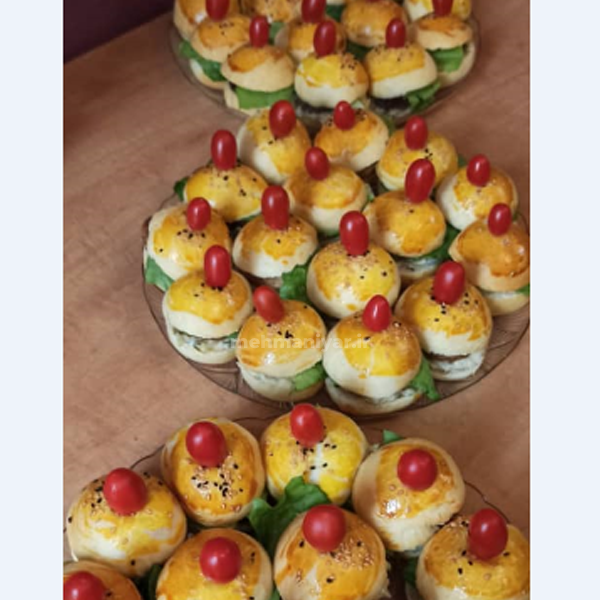 همبرگر مرغ با سس مخصوص