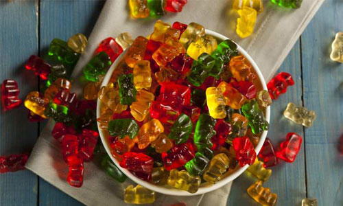 چرا دخترها انقدر پاستیل و لواشک دوست دارن؟