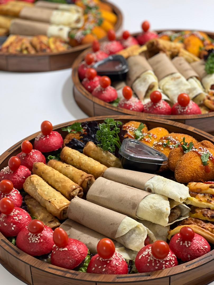 میز سینی فینگرفود مراسم بله برون و خواستگاری(120 تکه)