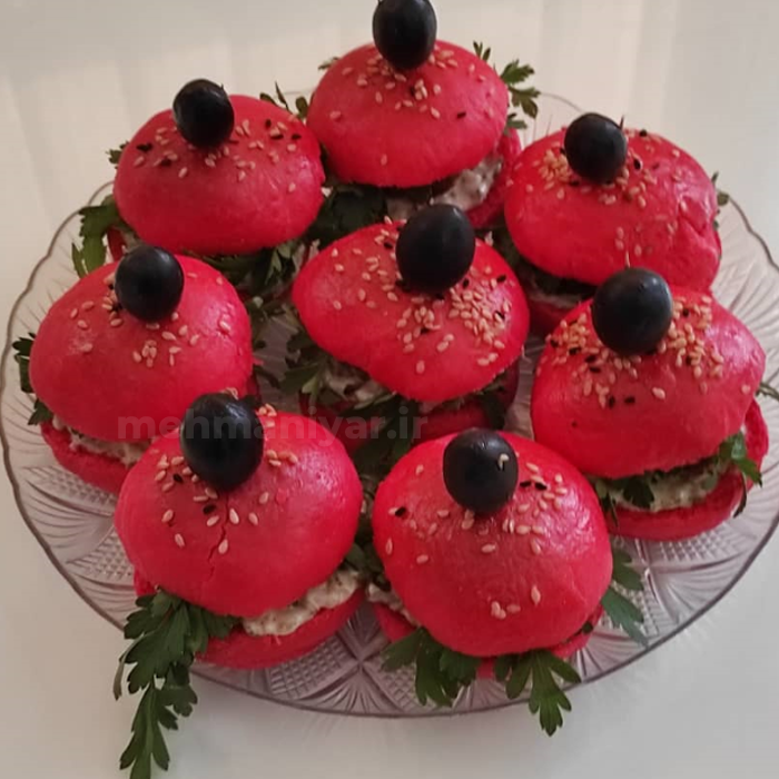 همبرگر لقمه‌ای قرمز